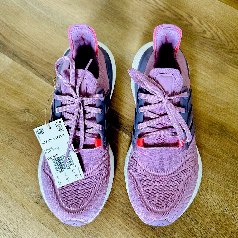 *BRAND NEW* adidas Women's Ultraboost 22 Running Shoe, 8.5